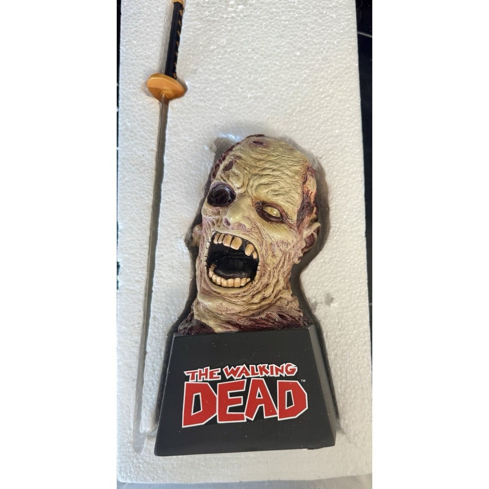 Skybound Diamond Select Toys The Walking Dead MICHONNE'S SWORD LETTER OPENER SET